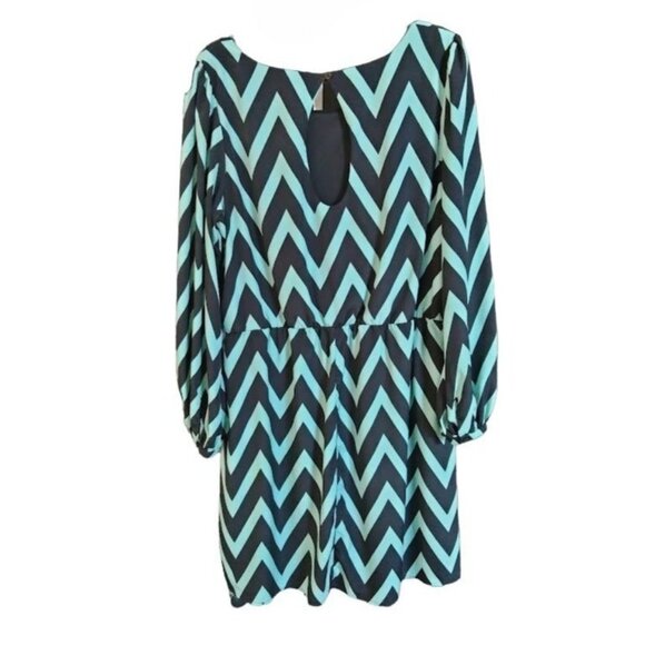 My Michelle Chevron Print Keyhole Back Elastic Waist Dress Size 3X - Picture 4 of 7
